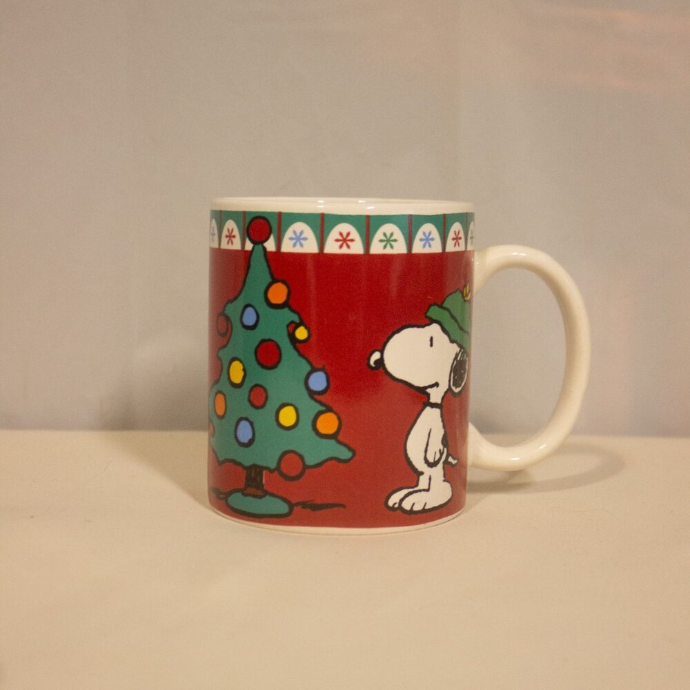 Peanuts Snoopy Christmas Coffee Mug 60th Anniversary 2010 Tree Red Green